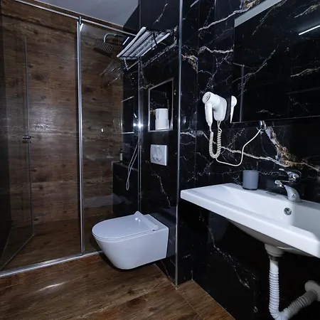 4r Colombo 3* Tirana