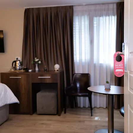 4r Colombo Hotel Tirana