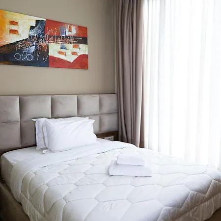 4r Colombo מלון טיראנה