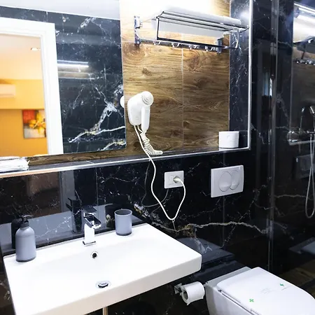 4r Colombo Hotel Tirana