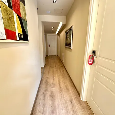 4r Colombo 3* Tirana