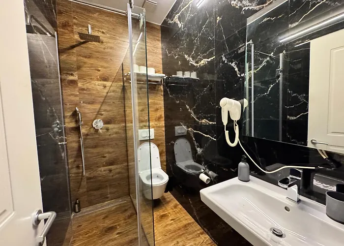 4r Colombo 3* Τίρανα