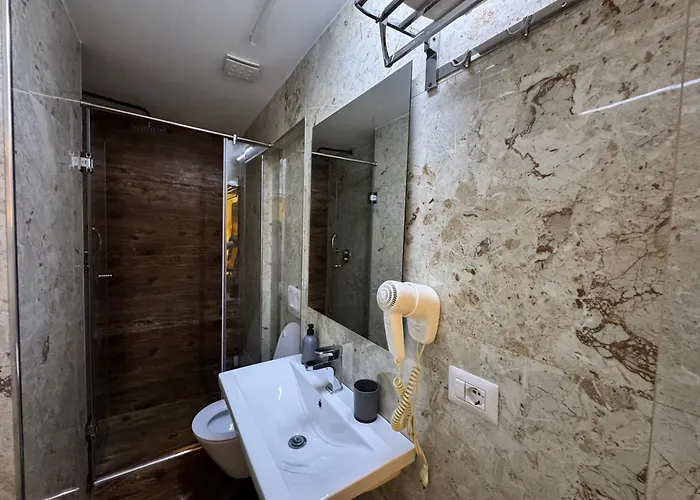 4r Colombo 3* Τίρανα