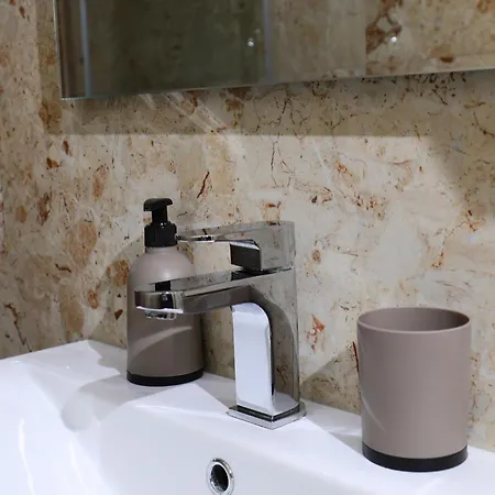 4r Colombo Τίρανα