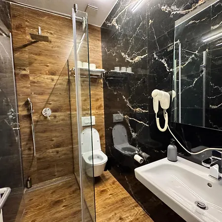 4r Colombo 3* Τίρανα