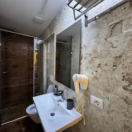 4r Colombo 3* Τίρανα